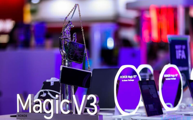 HONOR Magic V3 成深圳科技代表，現身澳門國際貿易投資展深圳市主題館!